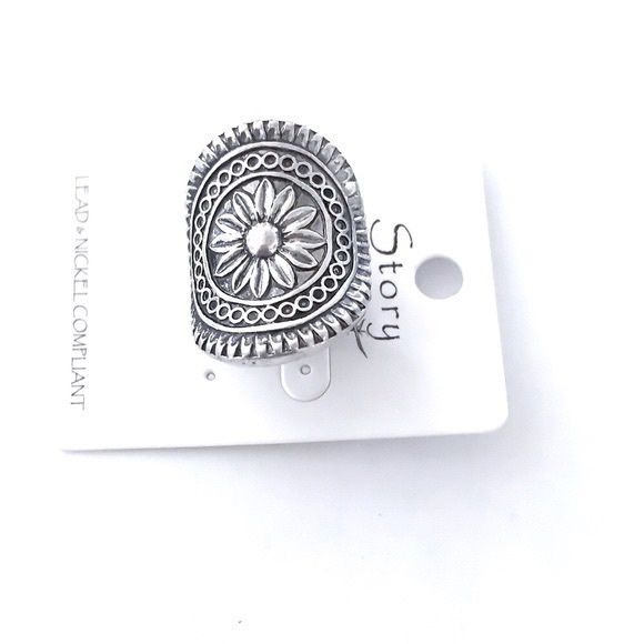 🛍🆕Story by Davinci Burnished Silver Ring - Picture 3 of 5
